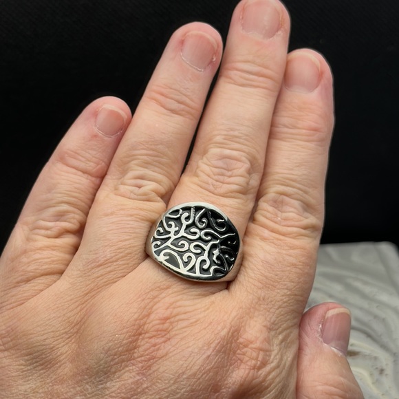Women’s Silver Fashion Ring, Various Sizes - Picture 1 of 5